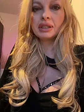 Snapshot of Lisavontease chatting on January 2026 03:50:02 PM Lisavontease online show from January 2026 03:50:02 PM