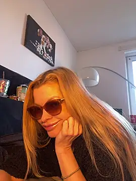 Snapshot of Lisavontease chatting on February 2026 08:37:01 AM Lisavontease online show from February 2026 08:37:01 AM