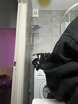 Snapshot of B_Ratz chatting on February 2025 11:32:01 PM B Ratz online show from February 2025 11:32:01 PM