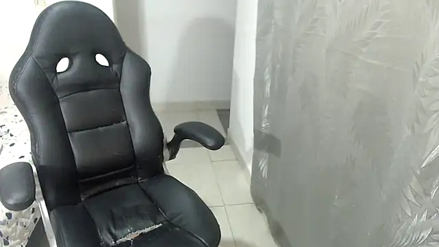 Snapshot of Ariana_girlhots chatting on January 2025 06:57:01 AM Ariana girlhots online show from January 2025 06:57:01 AM