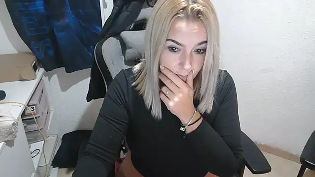 Snapshot of bekka__ chatting on November 2025 07:02:02 PM bekka online show from November 2025 07:02:02 PM