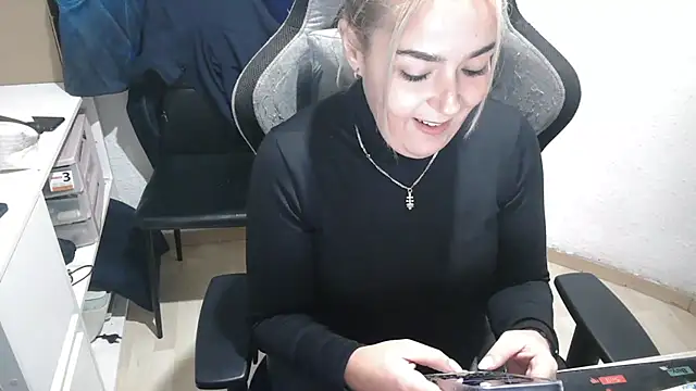 Snapshot of bekka__ chatting on November 2025 09:54:01 PM bekka online show from November 2025 09:54:01 PM