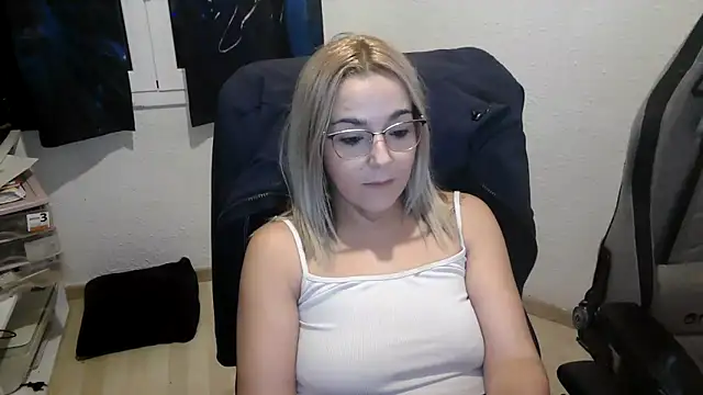 Snapshot of bekka__ chatting on December 2025 05:17:01 PM bekka online show from December 2025 05:17:01 PM