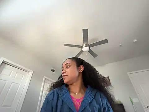 Snapshot of RylHoneyy chatting on January 2026 04:01:01 PM RylHoneyy online show from January 2026 04:01:01 PM