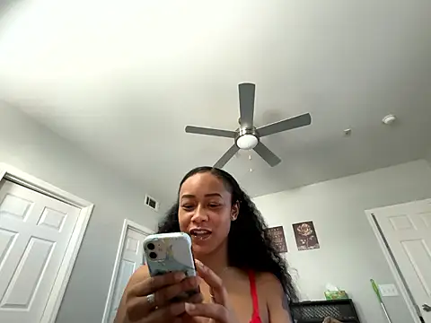 Snapshot of RylHoneyy chatting on January 2026 07:29:01 PM RylHoneyy online show from January 2026 07:29:01 PM