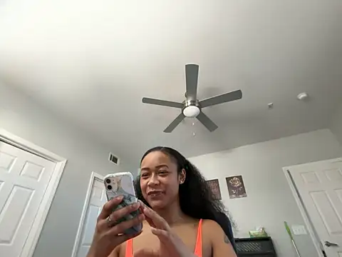 Snapshot of RylHoneyy chatting on January 2026 07:28:02 PM RylHoneyy online show from January 2026 07:28:02 PM