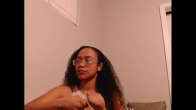 Snapshot of RylHoneyy chatting on February 2026 02:52:02 AM RylHoneyy online show from February 2026 02:52:02 AM