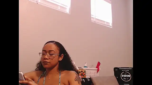 Snapshot of RylHoneyy chatting on February 2026 08:05:02 PM RylHoneyy online show from February 2026 08:05:02 PM