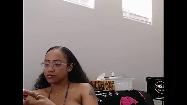 Snapshot of RylHoneyy chatting on February 2026 07:56:01 PM RylHoneyy online show from February 2026 07:56:01 PM