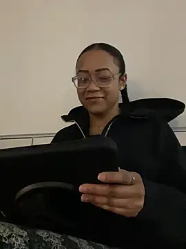 Snapshot of RylHoneyy chatting on February 2026 02:05:01 PM RylHoneyy online show from February 2026 02:05:01 PM