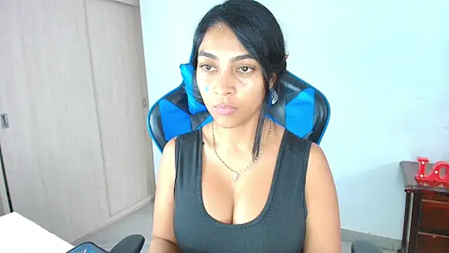 sophiax-x online show from September 2025 04:23:01 PM