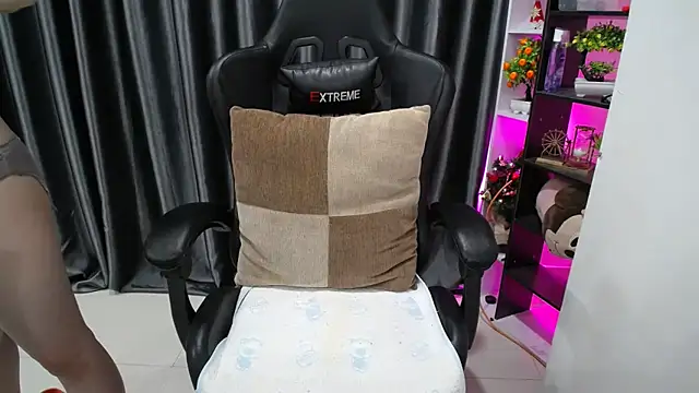 Yuki-yio online show from September 2025 01:16:02 AM