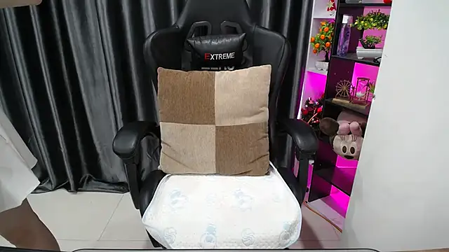 Yuki-yio online show from September 2025 01:18:02 AM