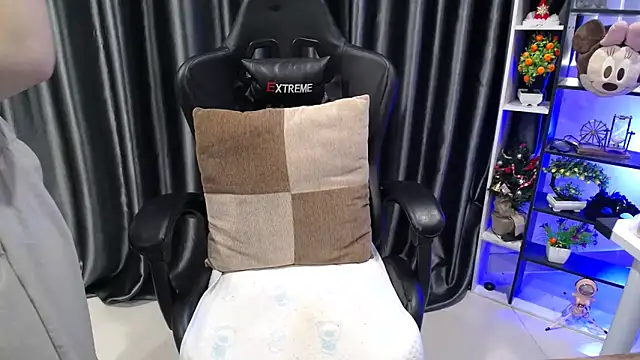 Yuki-yio online show from October 2025 01:47:01 AM