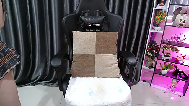 Yuki-yio online show from October 2025 12:42:01 AM