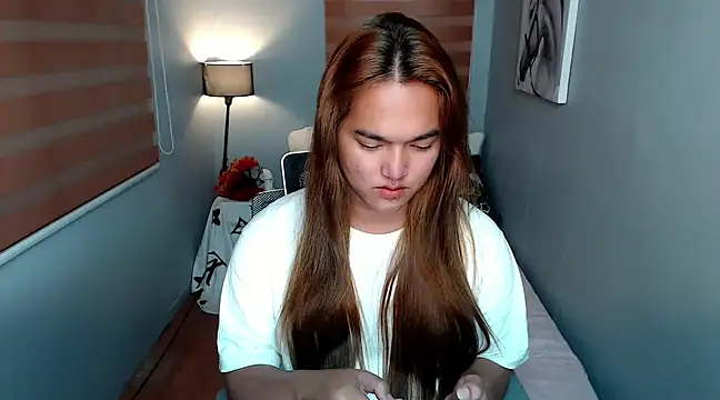 Snapshot of MoaningKylie chatting on January 2025 12:43:02 AM MoaningKylie online show from January 2025 12:43:02 AM