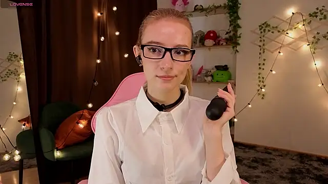 berrry girl online show from June 2026 06:27:02 AM