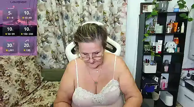 Snapshot of Selenna57 chatting on December 2024 07:07:02 PM Selenna57 online show from December 2024 07:07:02 PM