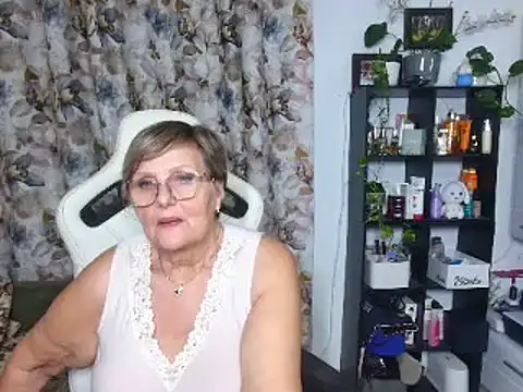 Snapshot of Selenna57 chatting on December 2024 04:12:02 AM Selenna57 online show from December 2024 04:12:02 AM