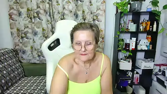 Snapshot of Selenna57 chatting on December 2024 08:39:01 PM Selenna57 online show from December 2024 08:39:01 PM