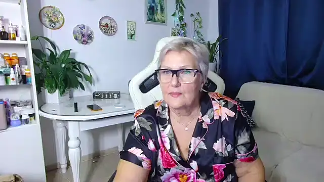 Snapshot of Selenna57 chatting on December 2025 06:14:03 PM Selenna57 online show from December 2025 06:14:03 PM