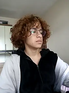 Snapshot of EmmaMelissa0521 chatting on December 2024 10:15:01 PM EmmaMelissa0521 online show from December 2024 10:15:01 PM