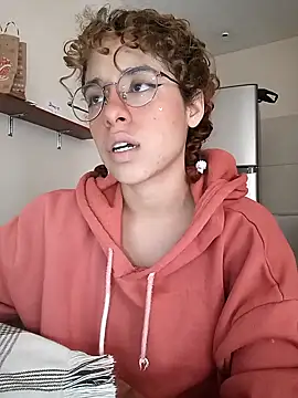 Snapshot of EmmaMelissa0521 chatting on December 2024 05:54:02 PM EmmaMelissa0521 online show from December 2024 05:54:02 PM