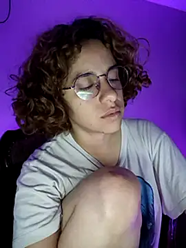 Snapshot of EmmaMelissa0521 chatting on January 2025 08:27:02 AM EmmaMelissa0521 online show from January 2025 08:27:02 AM