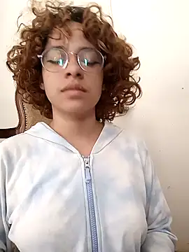 Snapshot of EmmaMelissa0521 chatting on January 2025 08:21:02 PM EmmaMelissa0521 online show from January 2025 08:21:02 PM