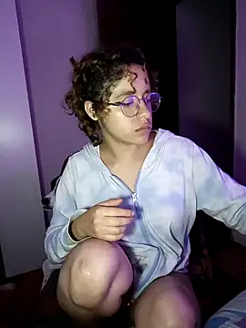 Snapshot of EmmaMelissa0521 chatting on January 2025 11:32:02 PM EmmaMelissa0521 online show from January 2025 11:32:02 PM