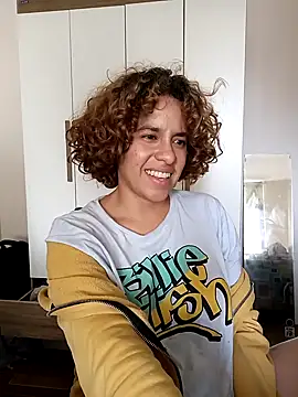 Snapshot of EmmaMelissa0521 chatting on February 2025 07:53:02 PM EmmaMelissa0521 online show from February 2025 07:53:02 PM