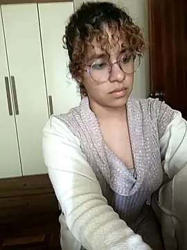 Snapshot of EmmaMelissa0521 chatting on March 2025 06:45:02 PM EmmaMelissa0521 online show from March 2025 06:45:02 PM