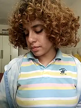 Snapshot of EmmaMelissa0521 chatting on March 2025 05:27:01 PM EmmaMelissa0521 online show from March 2025 05:27:01 PM