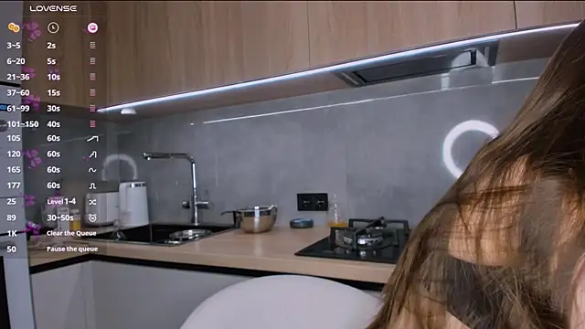 Snapshot of BondGirll chatting on December 2024 09:35:02 AM BondGirll online show from December 2024 09:35:02 AM