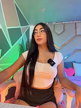 Snapshot of shanon- chatting on April 2026 07:04:02 PM shanon- online show from April 2026 07:04:02 PM