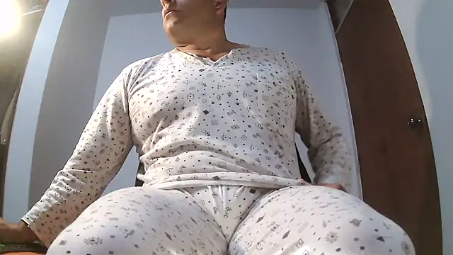 chicoguapo8 online show from November 2025 12:07:01 PM