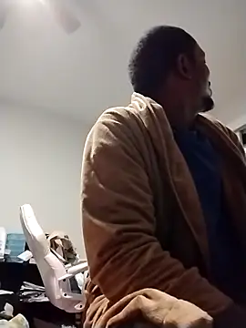 Makeyoucumallover online show from November 2025 06:16:02 AM