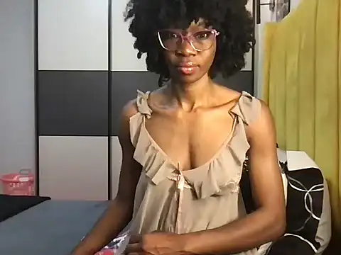 Snapshot of choco_petite chatting on March 2025 03:56:01 AM choco petite online show from March 2025 03:56:01 AM