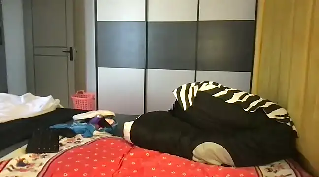 Snapshot of choco_petite chatting on March 2025 12:18:02 PM choco petite online show from March 2025 12:18:02 PM