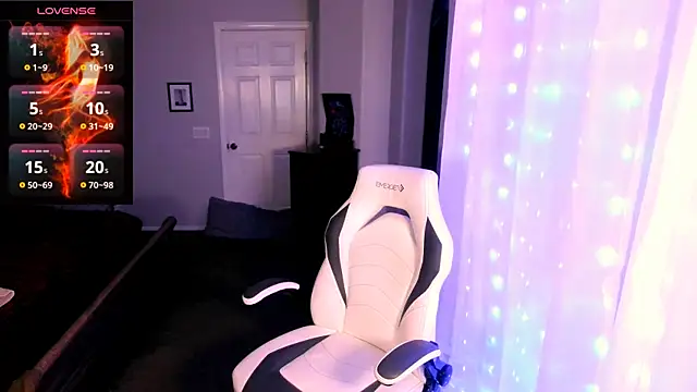 Snapshot of britteebee chatting on October 2025 10:23:02 AM britteebee online show from October 2025 10:23:02 AM