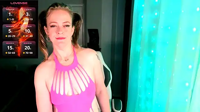 Snapshot of britteebee chatting on October 2025 09:40:02 AM britteebee online show from October 2025 09:40:02 AM