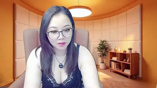 Giuliam online show from May 2026 02:08:02 AM