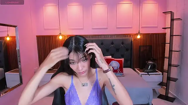 AMELIELEONE online show from November 2025 12:42:02 PM