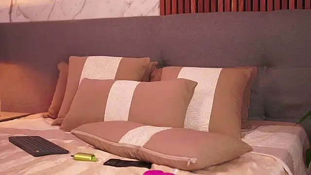 DulceLenns online show from January 2025 08:15:02 PM