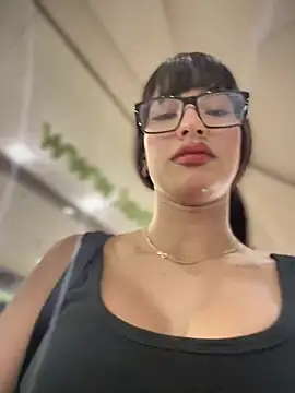 DulceLenns online show from March 2025 05:58:01 PM