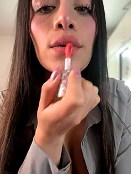 Emmily 19 online show from November 2025 10:03:02 PM