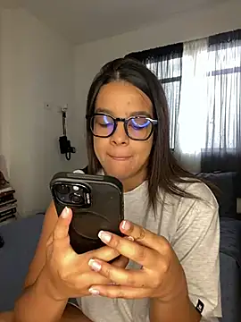 Snapshot of trianawhite chatting on December 2024 04:06:01 PM trianawhite online show from December 2024 04:06:01 PM