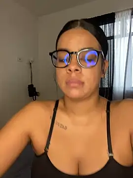 Snapshot of trianawhite chatting on December 2024 07:24:02 PM trianawhite online show from December 2024 07:24:02 PM