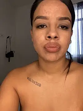 Snapshot of trianawhite chatting on January 2025 04:28:02 PM trianawhite online show from January 2025 04:28:02 PM