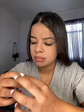 Snapshot of trianawhite chatting on January 2025 03:39:01 PM trianawhite online show from January 2025 03:39:01 PM